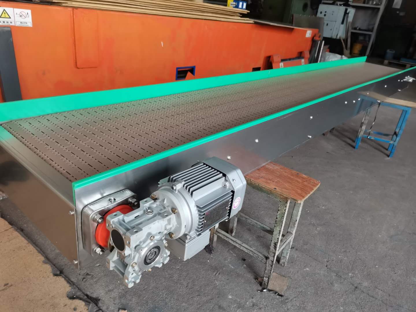 鏈板輸送機(jī)